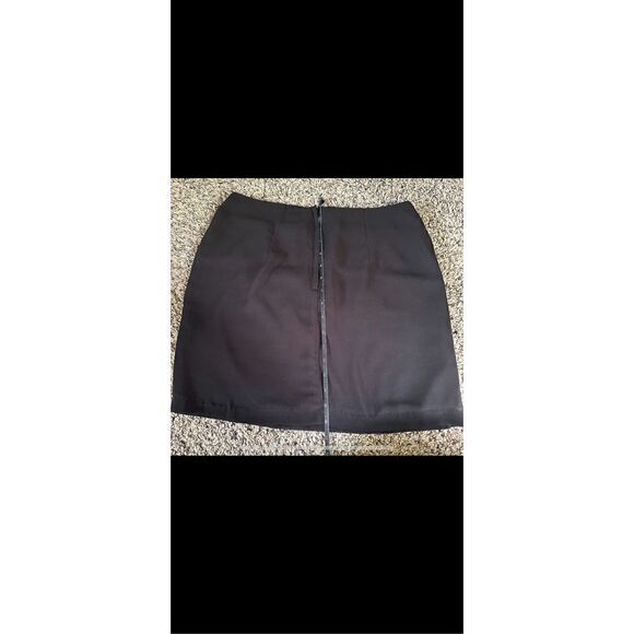 H&M sexy flirty, lightweight black mini with sequins and beads has a slip lining - Picture 2 of 12